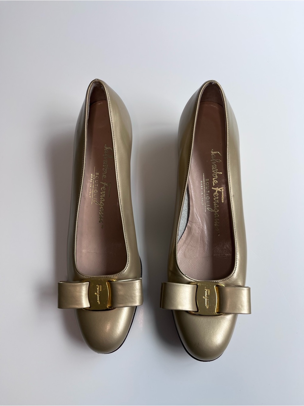 Salvatore Ferragamo Metallic Gold Vara Bow Pump
